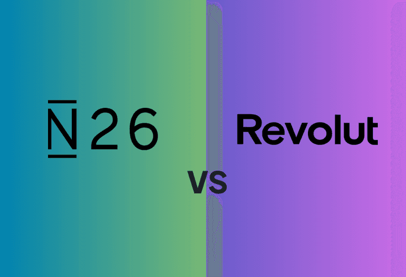 Comparación de la cuenta n26 y revolut con sus logos en color negro y fondo bicolor