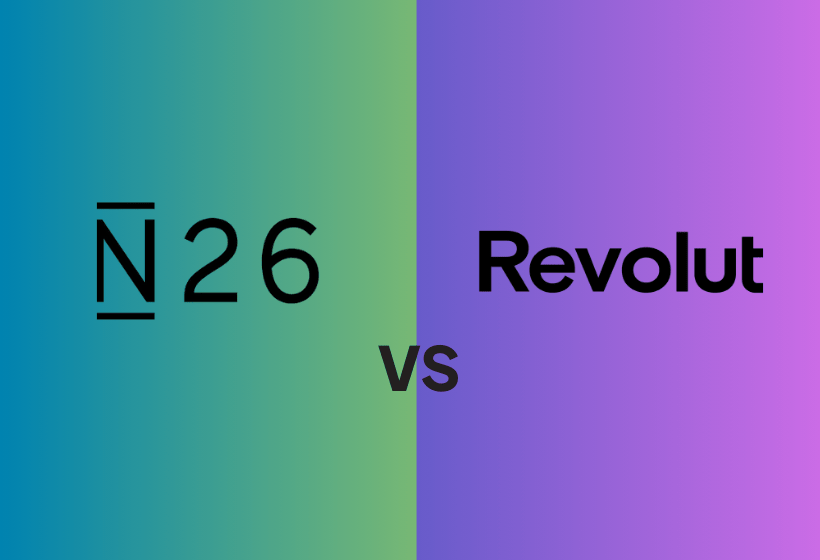 Comparación de la cuenta n26 y revolut con sus logos en color negro y fondo bicolor