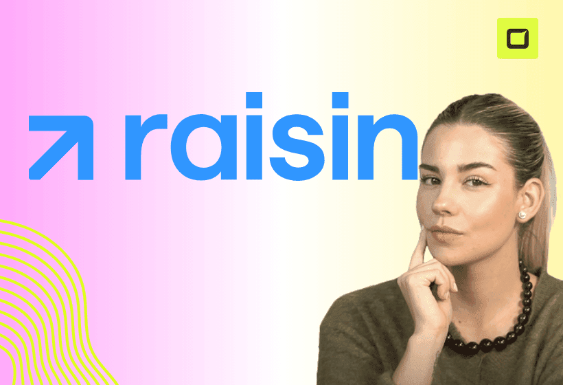 paula Diaz linares mostrando el logo de raisin bank, con letras azules y fondo bicolor rosa, icono de banco
