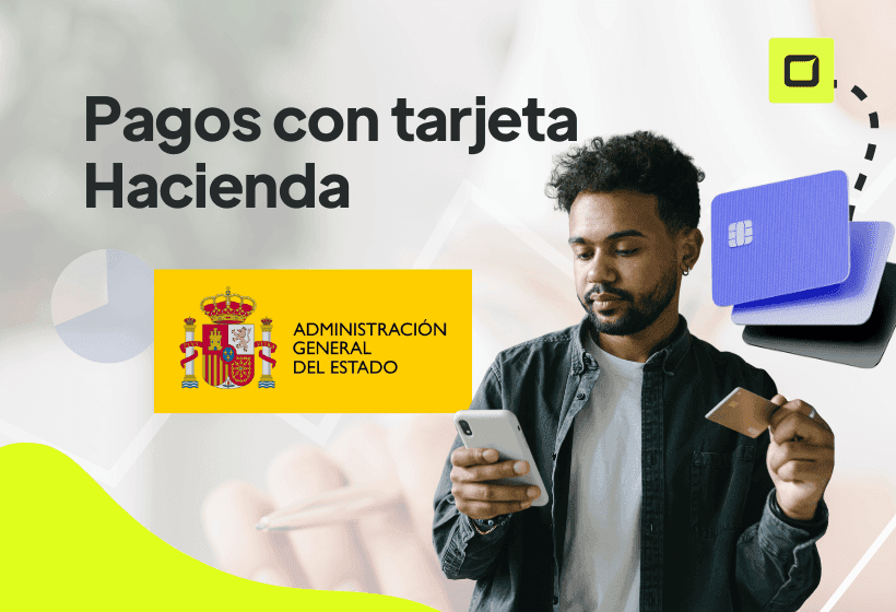 Chico pensando como gestionar un pago de la declaración de la renta con tarjeta