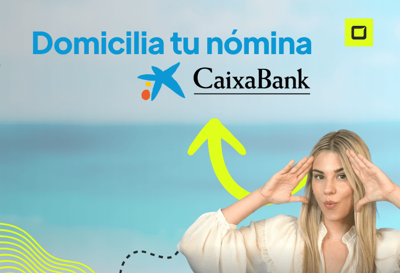 Paula Diaz periodista de rankiator explicando como domiciliar la nómina en CaixaBank con un fondo azul y el logo de rankiator