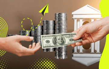 manos entregando dinero sobre un banco