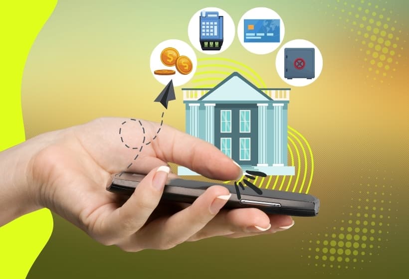 mano con móvil en donde se explora las opciones de banco movil