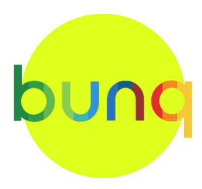 logo de bunq con un fondo amarillo y las letras de bunq de colores arcoíris