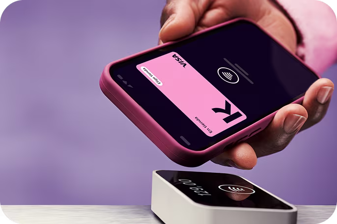 tarjeta de klarna con un telefono mostrando como se usa para pagar una sola vez